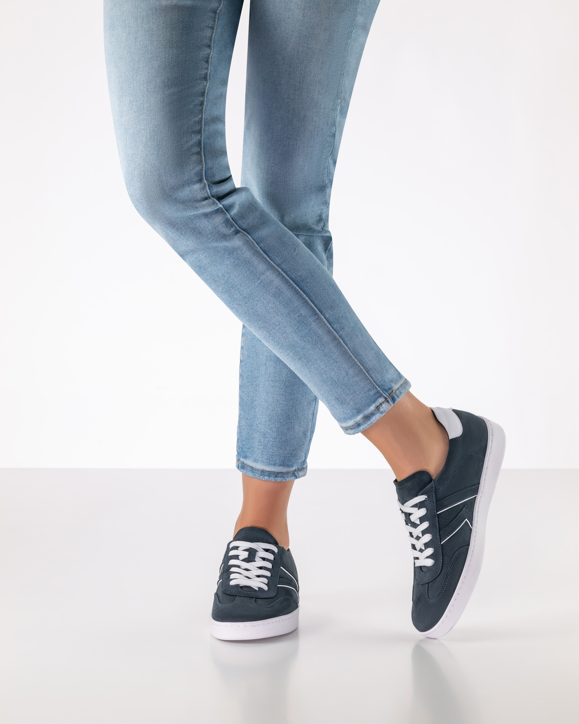 Momo Blau/Nappa white